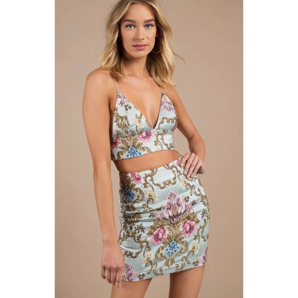 Crop top and skirt light blue jacquard set